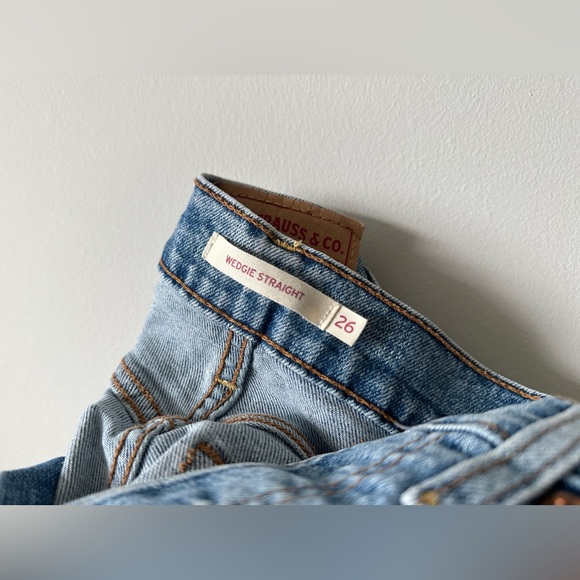 Wedgie Straight Levi’s - Picture 2 of 2